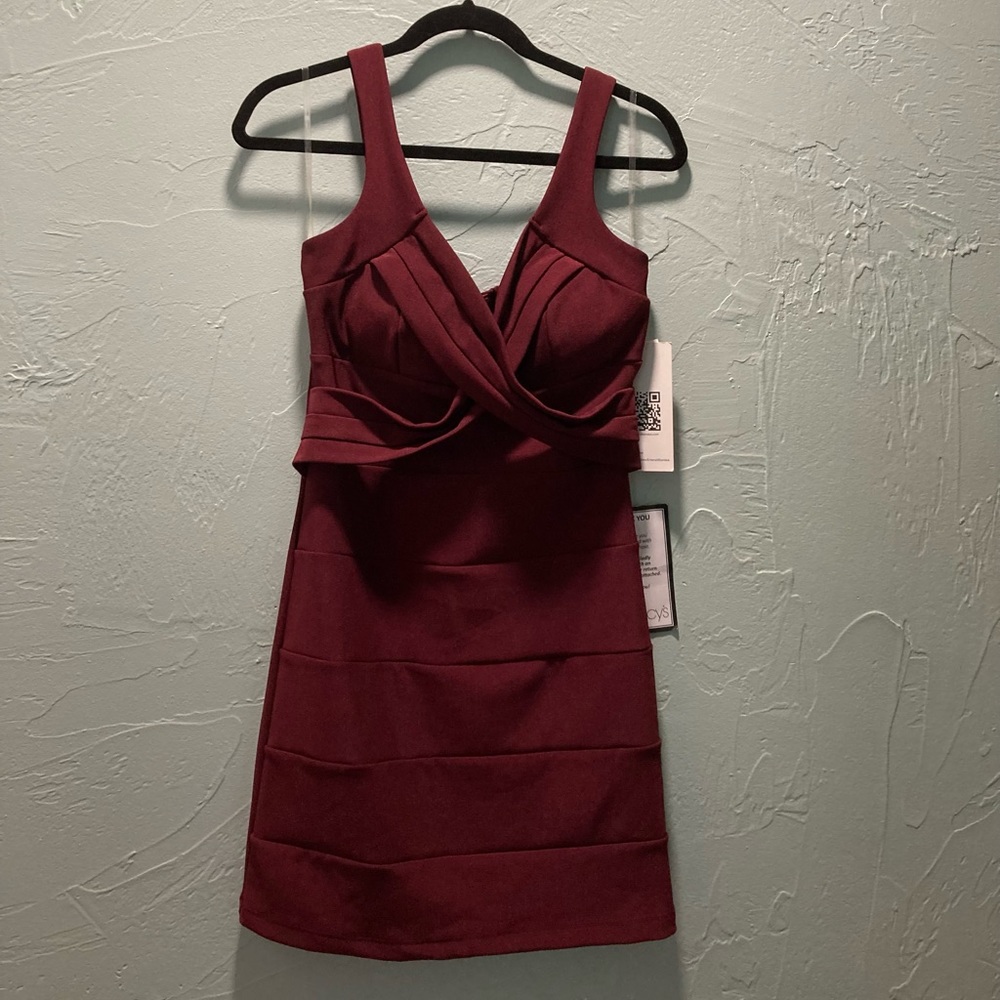 Emerald Sundae Dress
Size Medium Color Wine